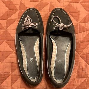 Sperry’s Leather Starfish Boat Shoe Dark Grey with Pink ties size 8